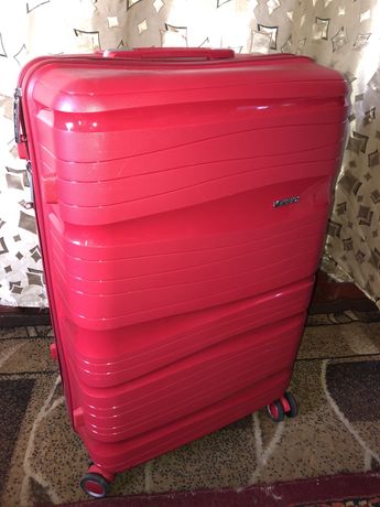Продам чемодан полипропилен