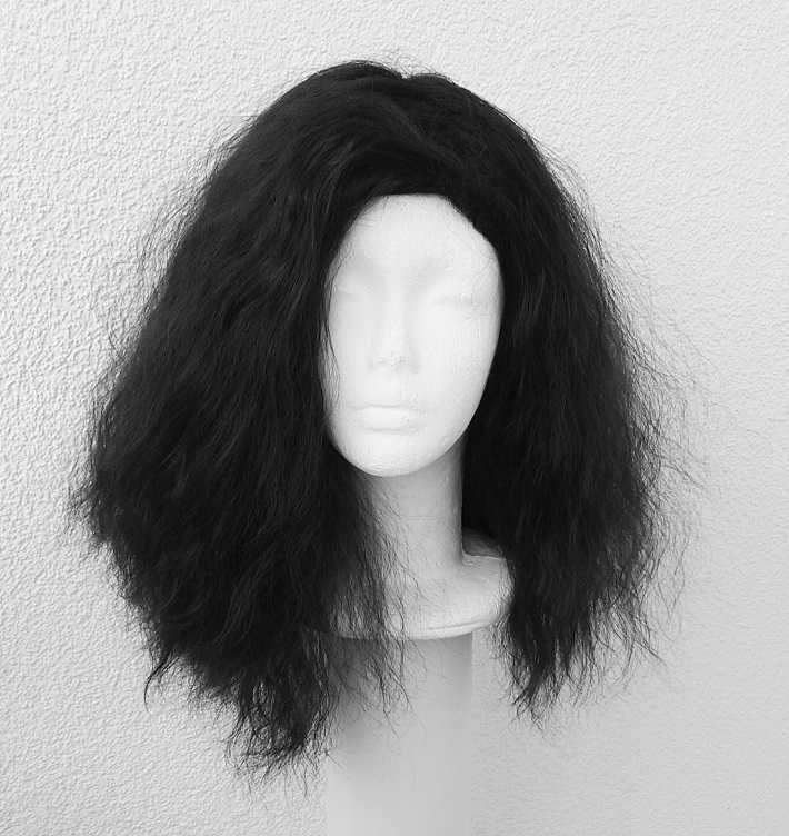 Czarna puszysta peruka z przedziałkiem karbowana gęsta cosplay wig