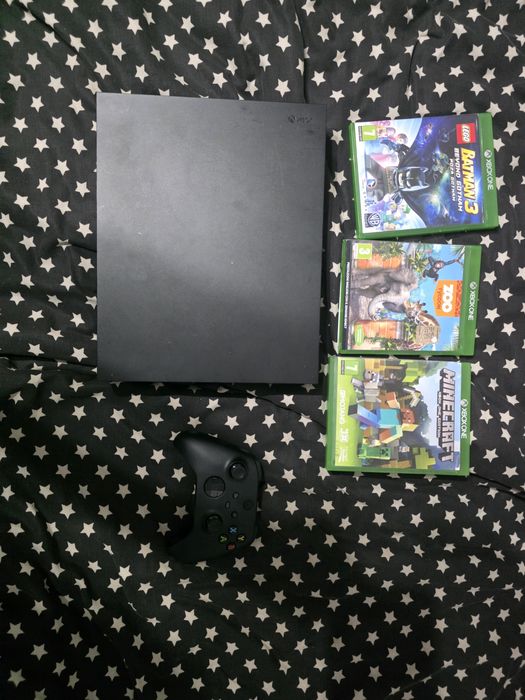 Sprzedam xboxa one x 1tb z 3 grami