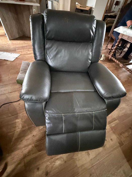 2 Poltronas e 1 sofá de 3 lugares elétrico