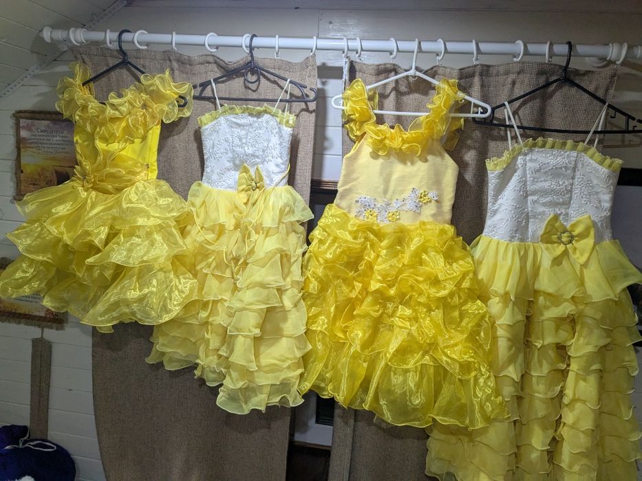 Продам бальні сукні