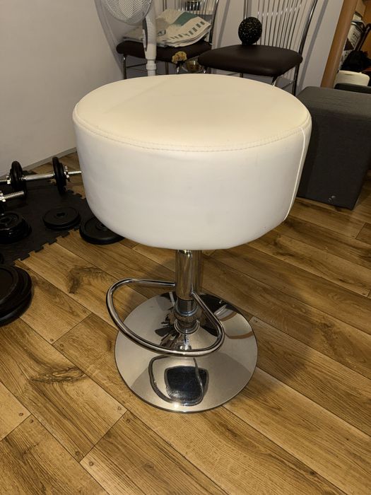 Hokery kuchenne białe