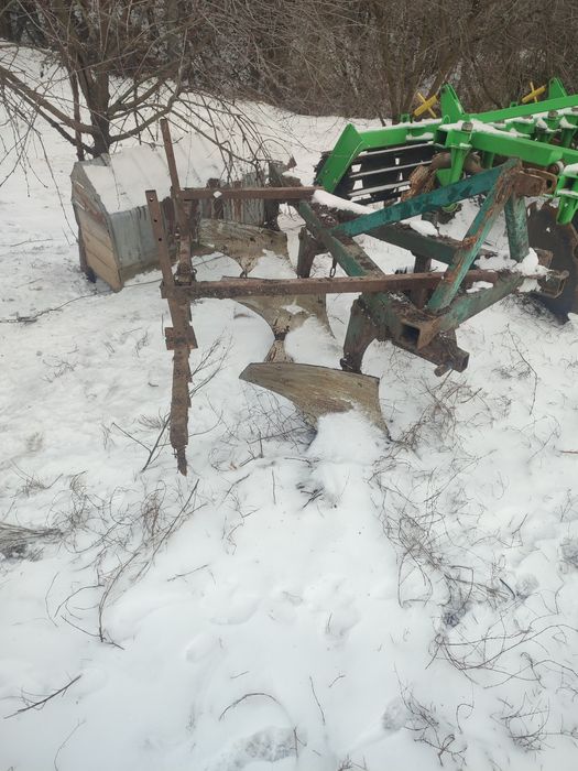 Продам трьох корпусний плуг