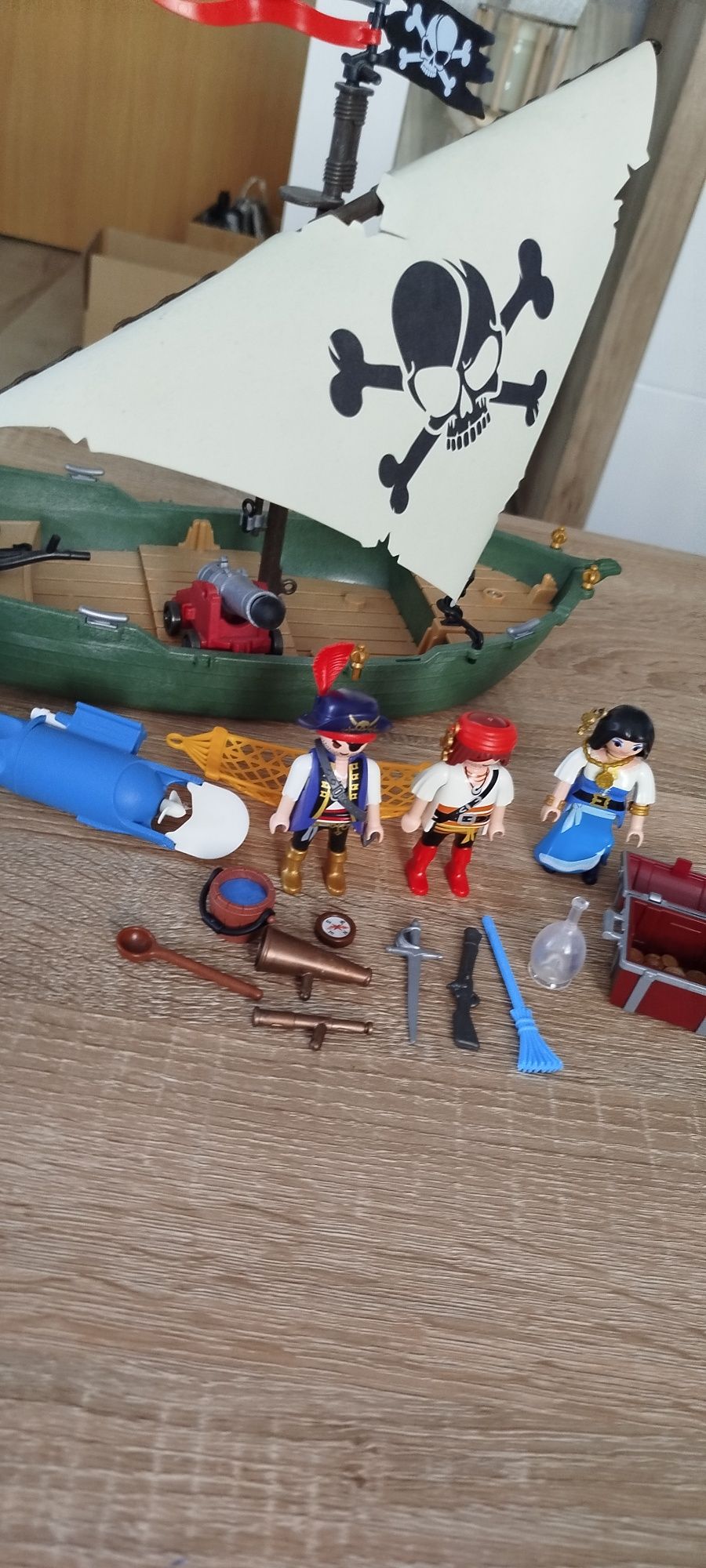 Sprzedam zestaw Playmobil - 70151..Statek Piracki i silnik podwodny.