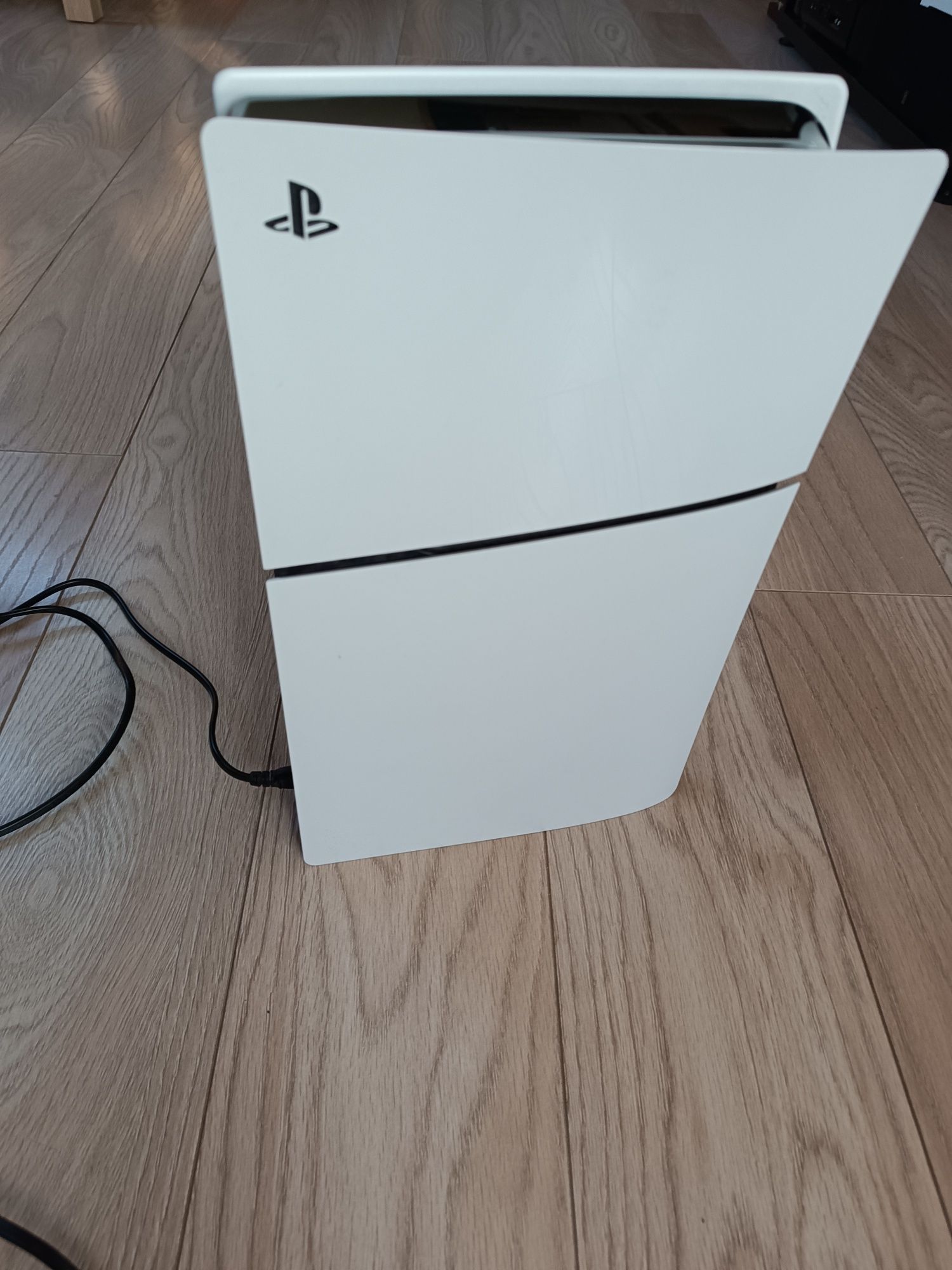 PS5 bez napędu i bez padów