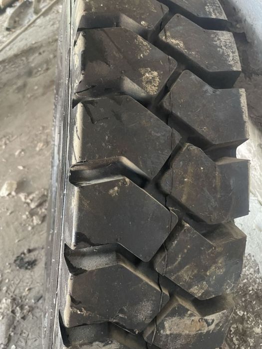 Нова покришка 8.25-15 до спец техніки