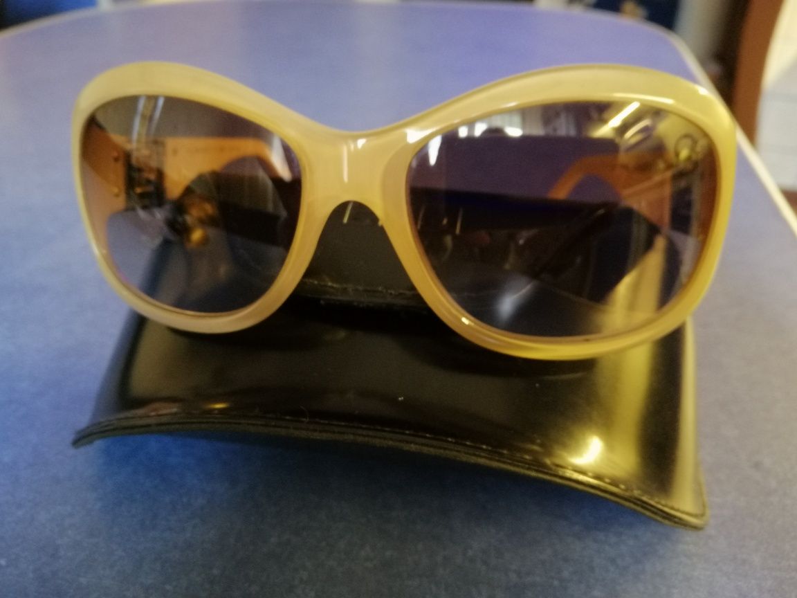 Продаются солнцезащитные очки