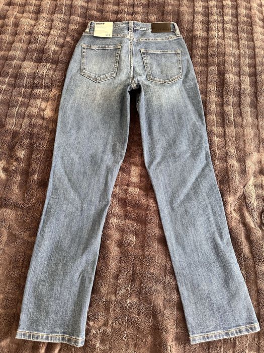 Продам джинсы DKNY
