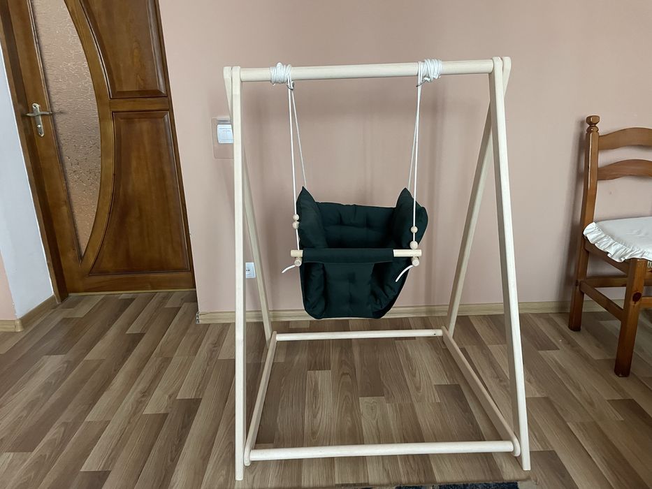 Дитяча качеля з підставкою