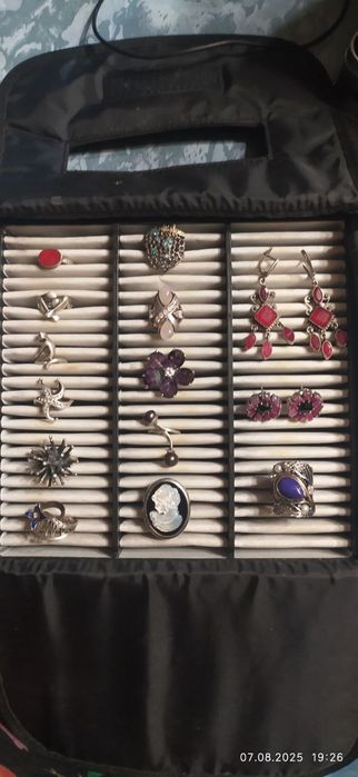 Продаю серебряные кольца