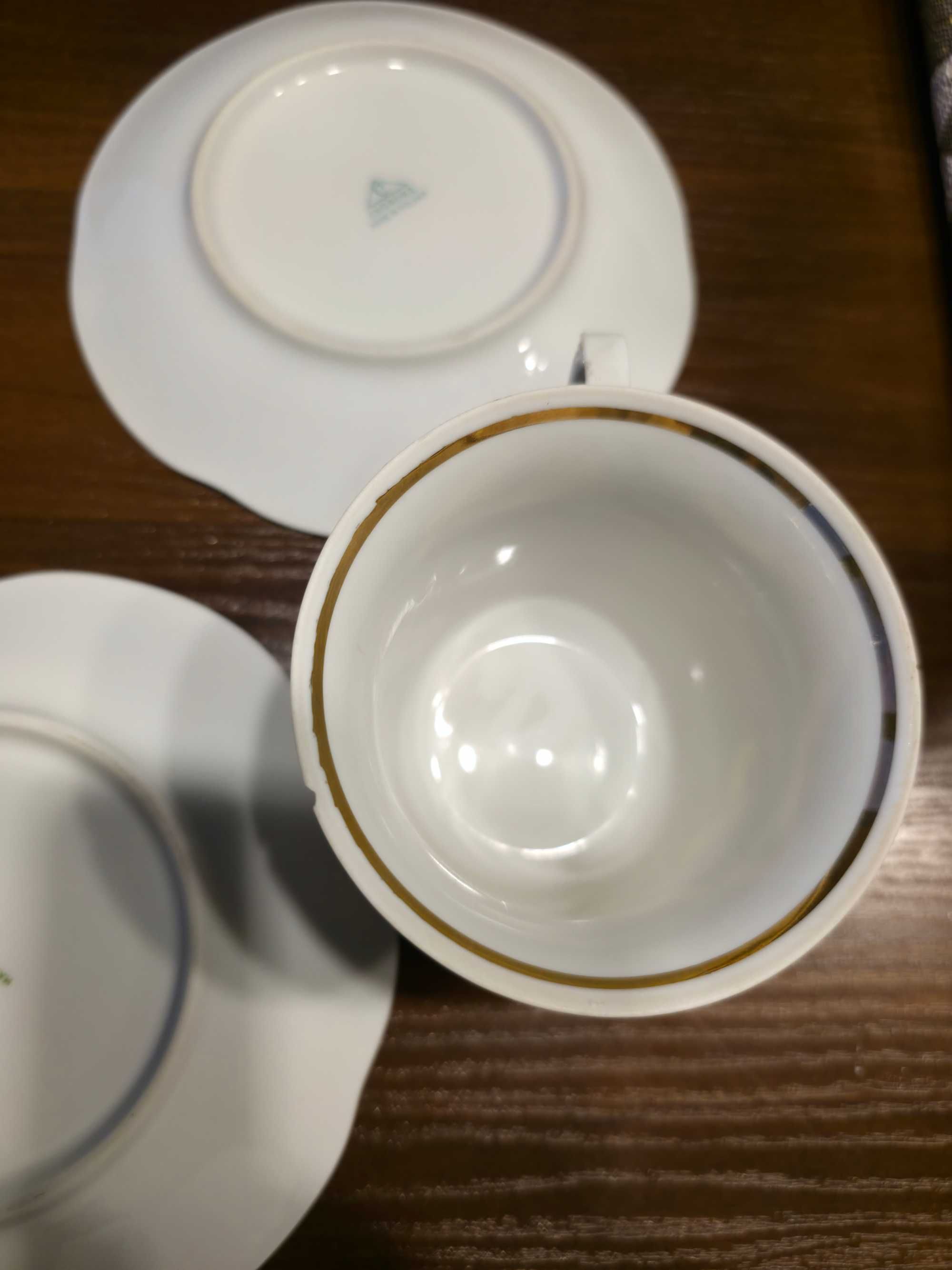 Komplet 2 podstawek i filiżanklek z porcelany Alexis