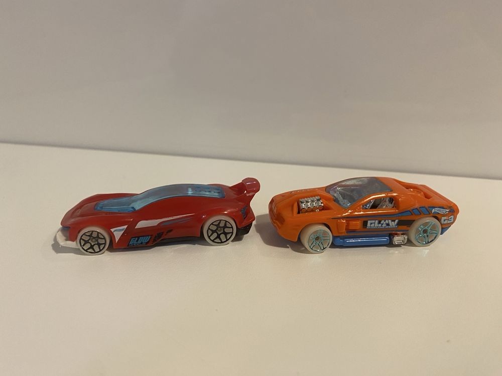 Resoraki auta hot wheels swiecace kola
