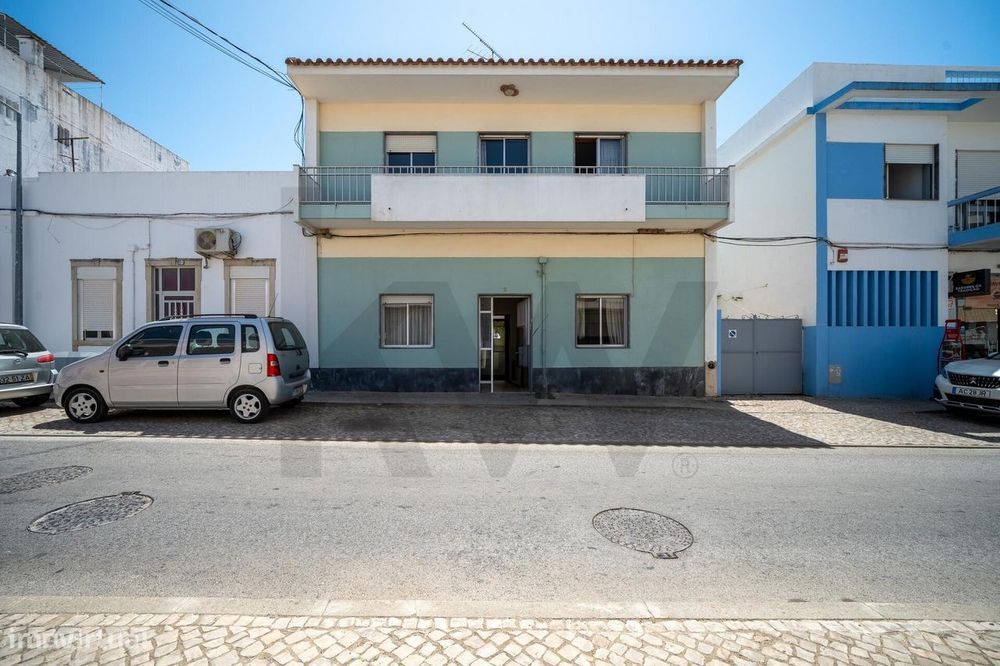 Moradia com terreno construtível no centro |São Clemente| Loulé