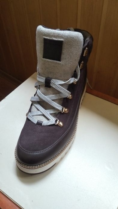 Продам  женские ботинки ZEROGRAND