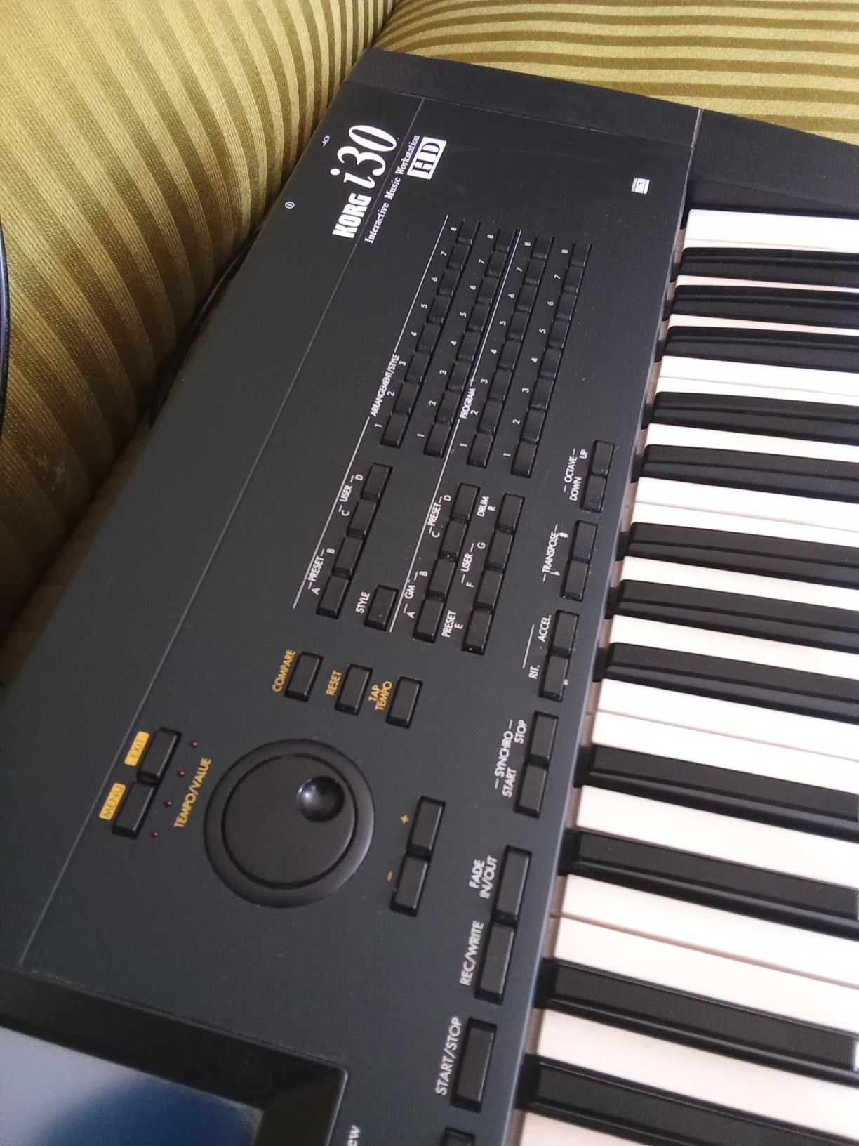 Korg i30 HD SYNTEZATOR KEYBOARD stan idealny