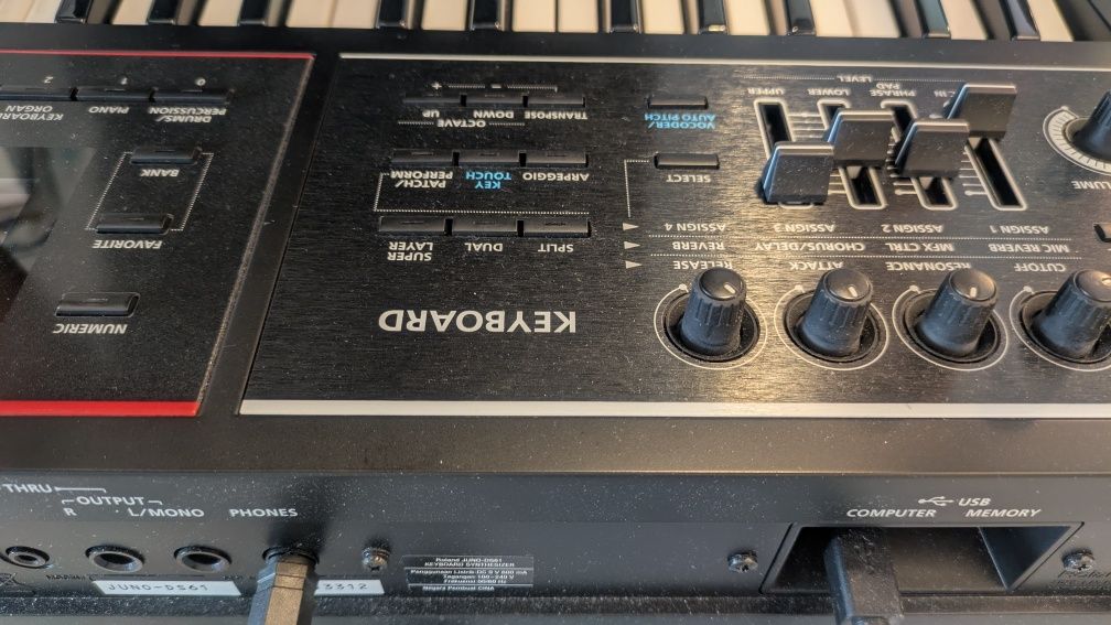 Roland Juno-DS 61 arranger sampler keyboard