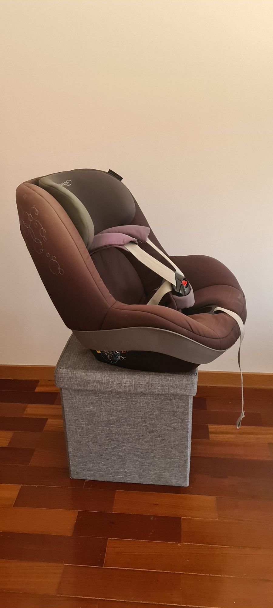 Ovo Bebé Confort com base isofix