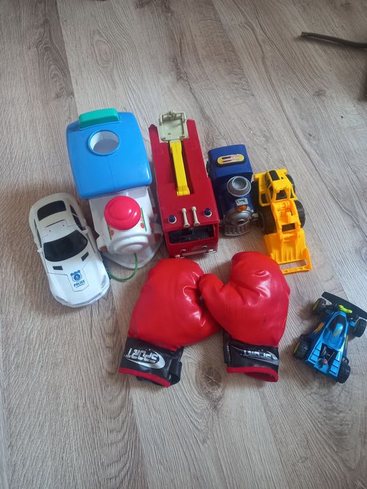 Różne zabawki dla 2 latka