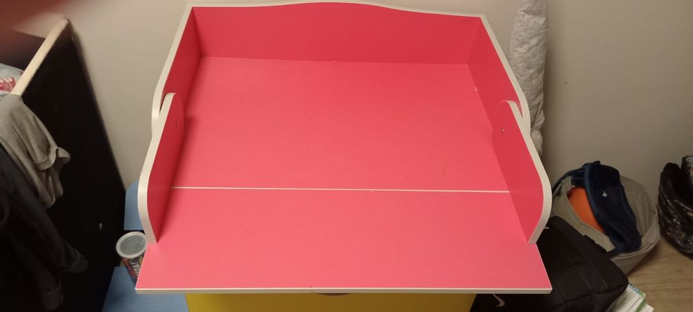 Продам меблі в дитячу кімнату (стінка, комод, поличкі)