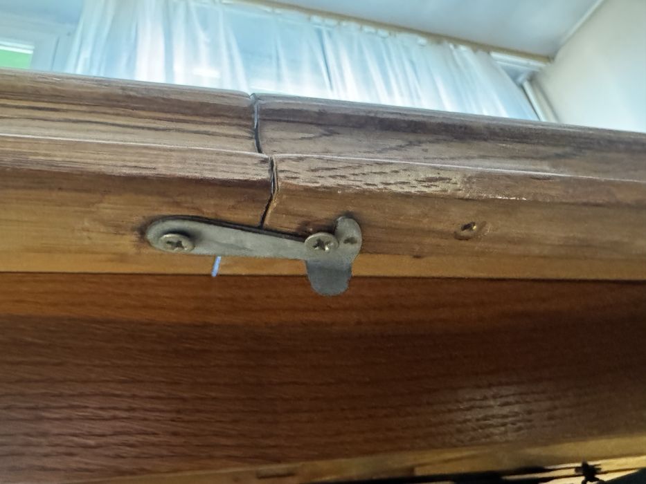 Stylowy stół drewniany rozkładany