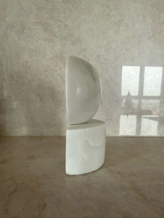 Marmurowa podpórka do książek H&M Home