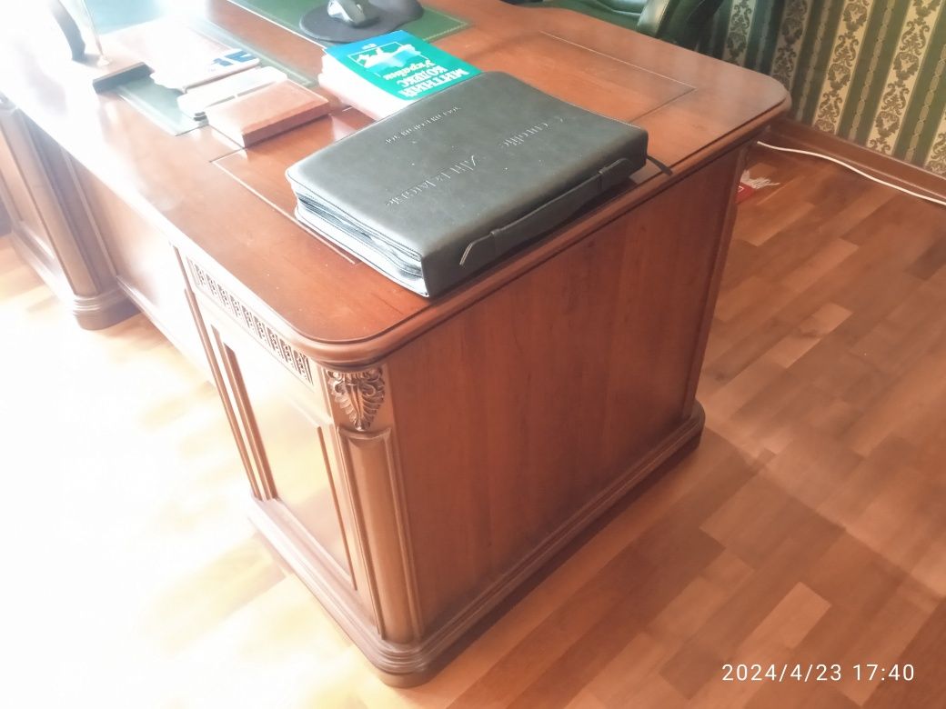 Продам меблі для кабінету