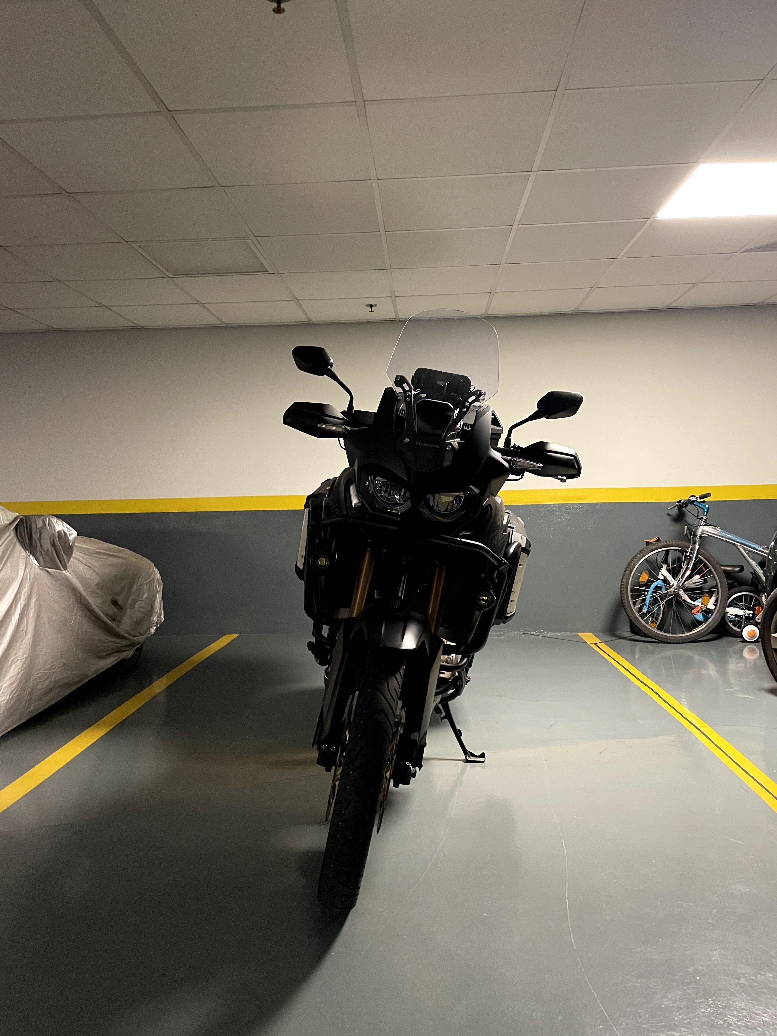 Vendo AFRICA TWIN CRF1000 FULL Extras e Muito Estimada