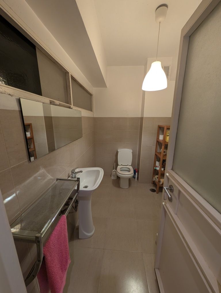 Quarto para mulher Metro Câmara de Gaia