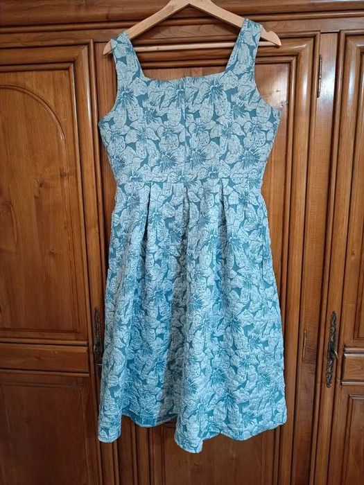 Vestido de cerimónia midi. Novo sem etiqueta