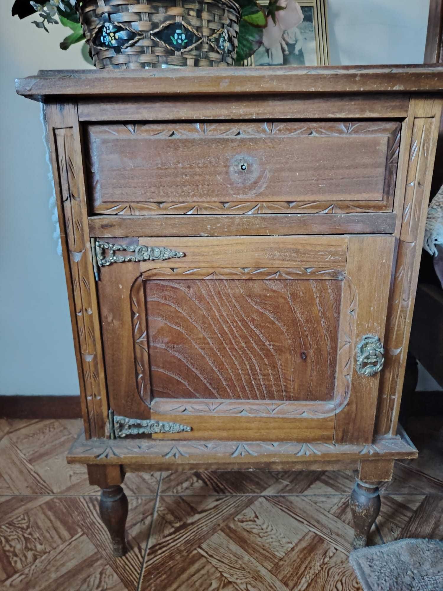 Quarto de casal em madeira maciça, vintage, para restauro.