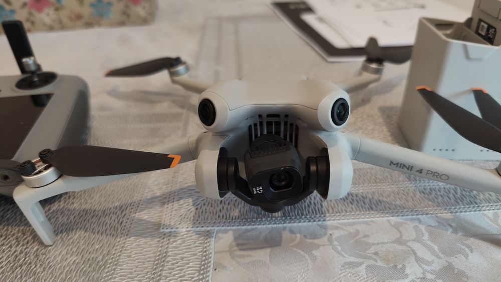 Dron dji mini 4 pro fly more combo