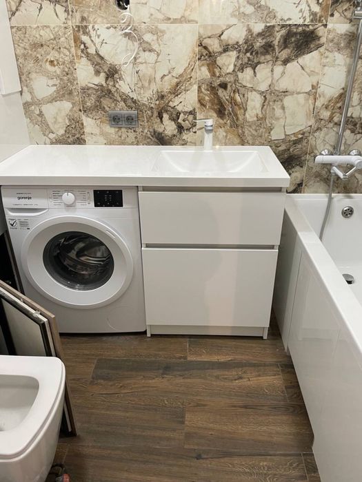 Столешня (стільниця, столешница) зі штучного каменю на стіралкою