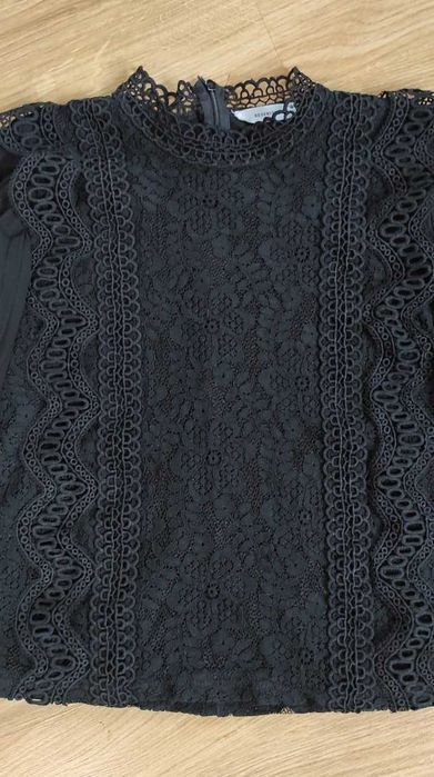 Piękna koronkowa czarna bluzka Reserved