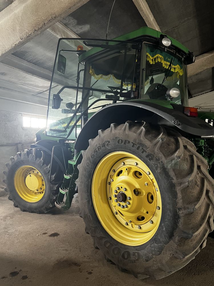 Трактор John Deere 7820