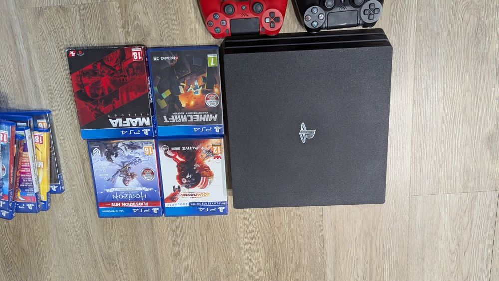PS4 pro +2 pady + gry