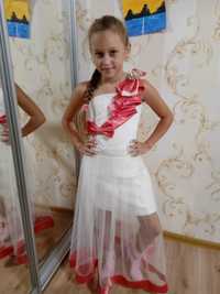 Нарядное платье на девочку 8-9 лет