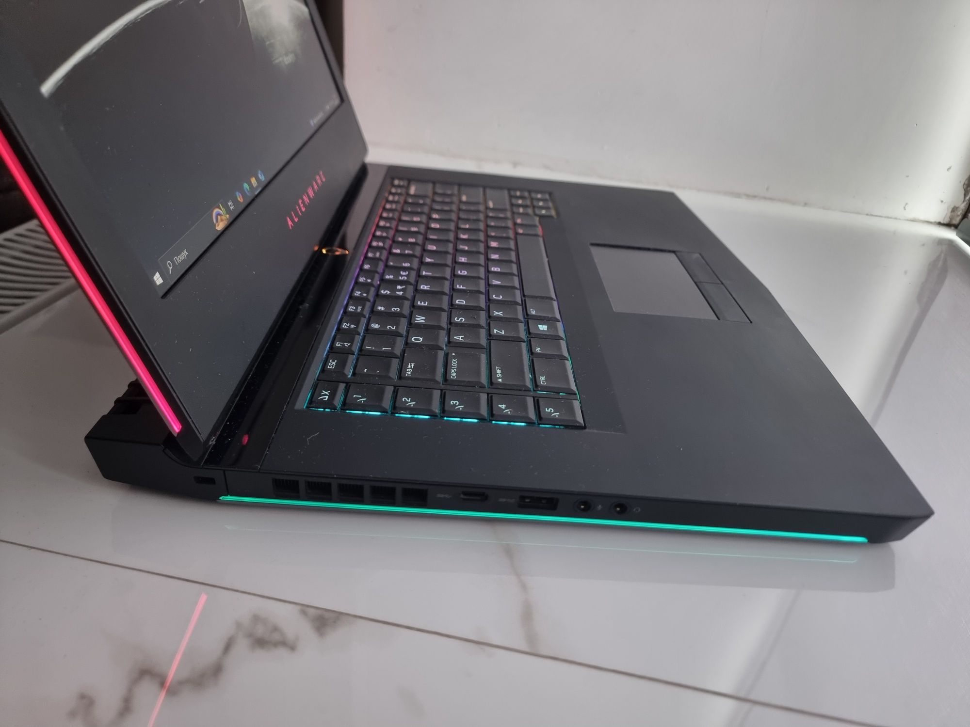 DELL ALIENWARE  / GTX 1060 6gb / Core i7 / RAM 16gb /SSD 256+1000gb
