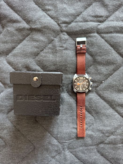 Relógio Diesel com bracelete em pele