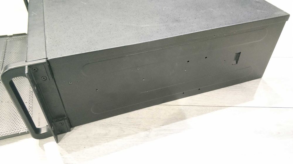 Серверний ящик / корпус, двоюнітовий в стойку / сервер