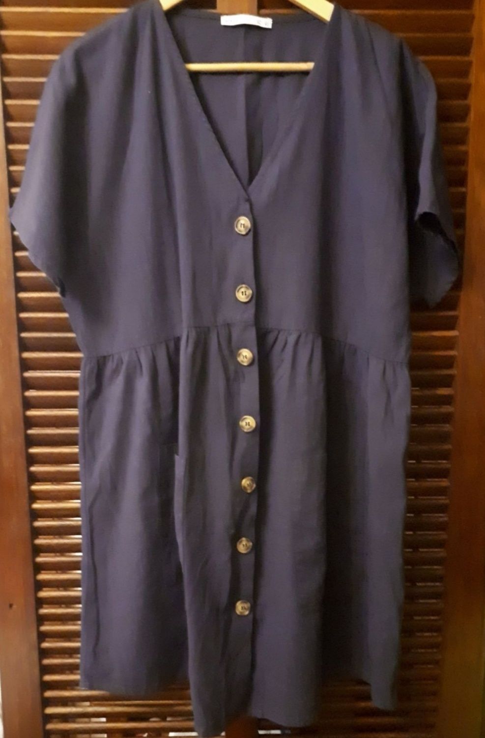Vestido em linho azul, com botões - novo