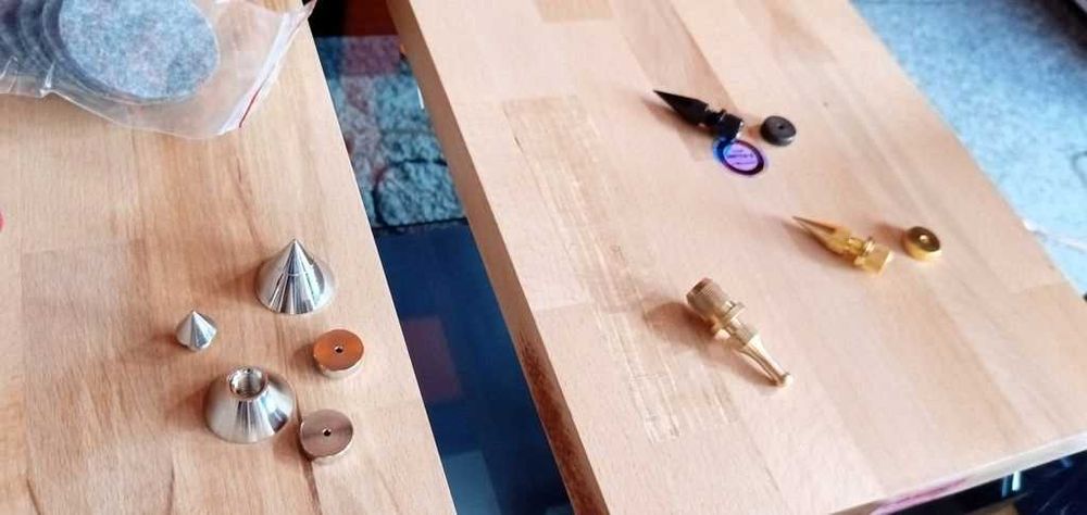 STANDY podstawy pod kolumny stojaki premium VolumePlus drewno buk+stal