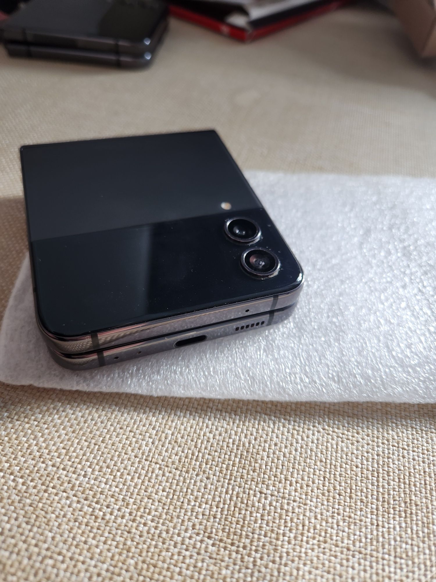 Samsung Galaxy Z Flip4 SM-721U_Snapdragon 8 gen 1_8Гб/128gb