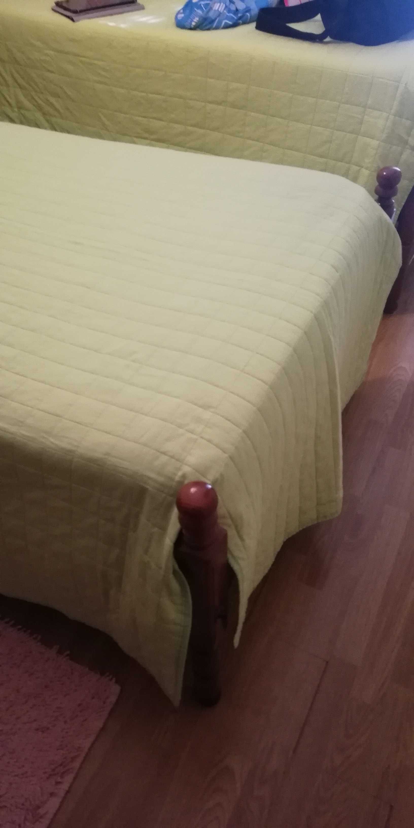 Cama solteiro (estrado e colchão incluído)