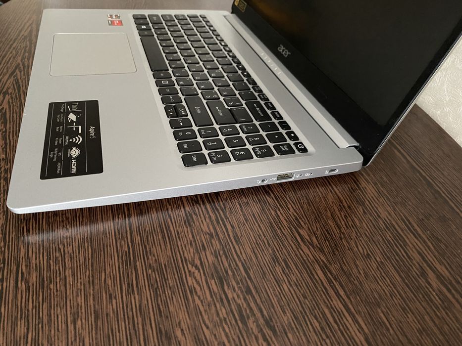 Продам хороший ноут Acer, отлично держит зарядку, для работы.