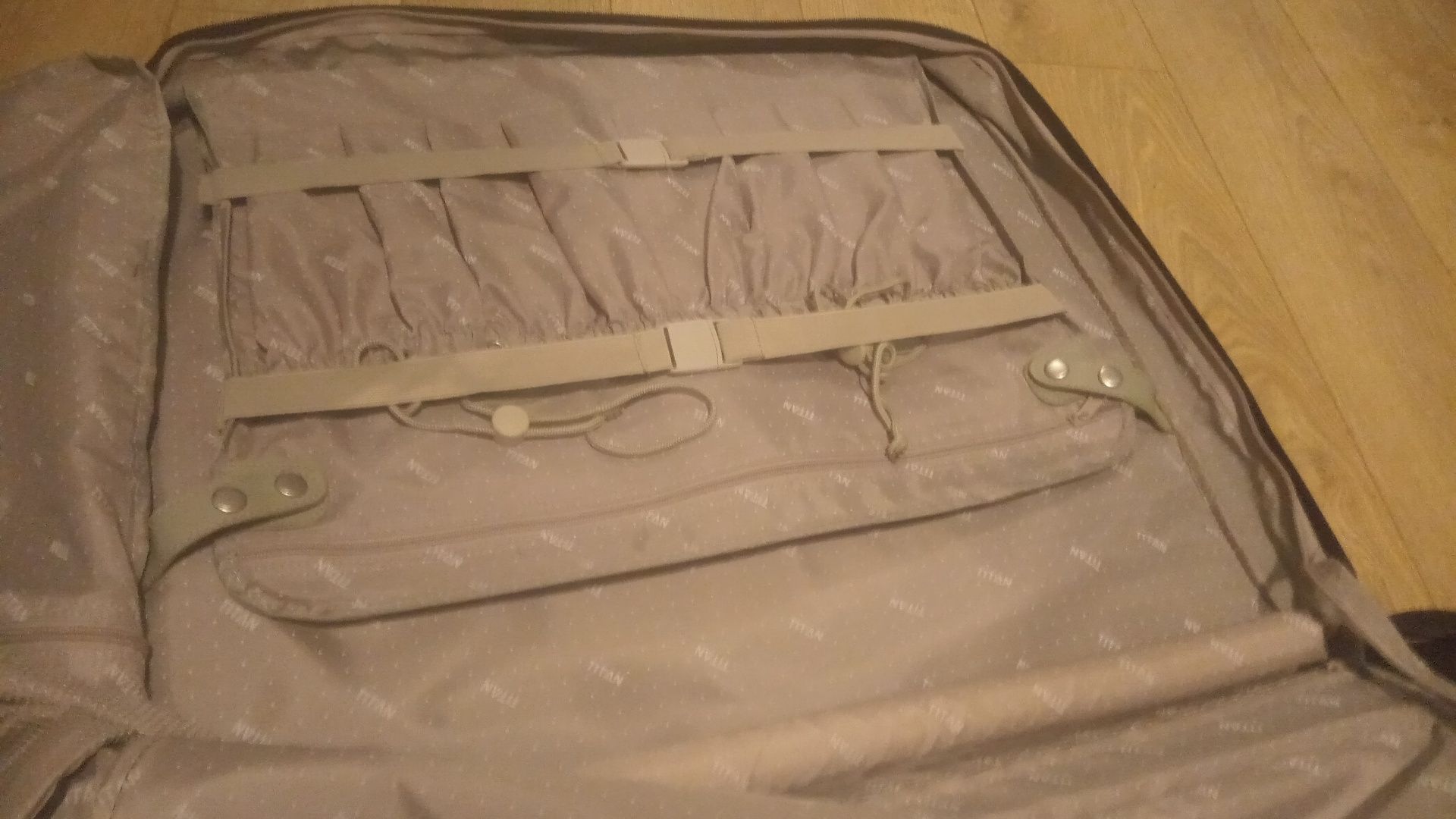 Pokrowiec na garnitur, torba podróżna Titan