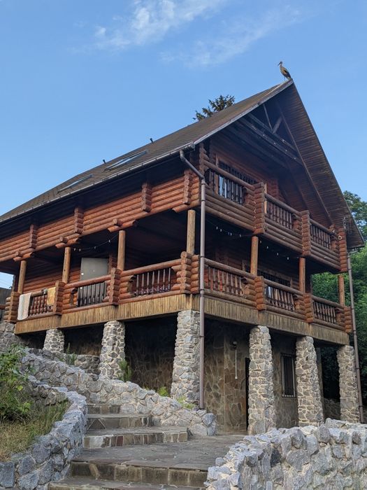 Сдається 3-етажний будинок на березі річки Снов