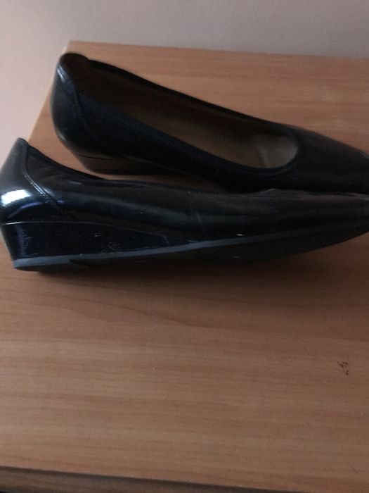 Шкіряні туфлі, балєтки