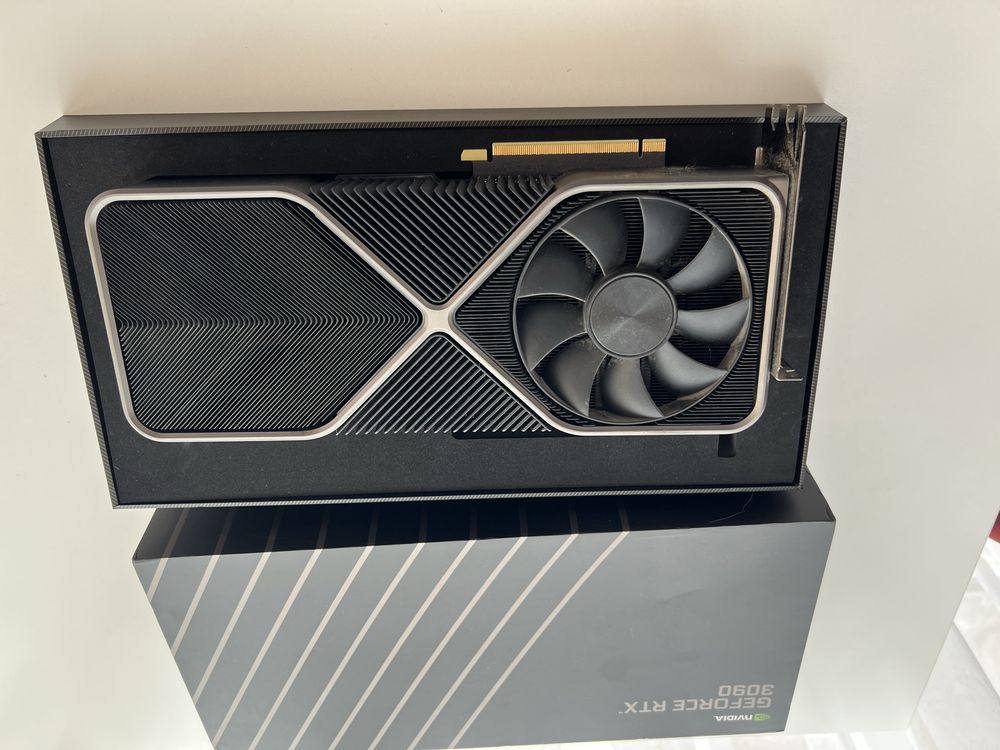 GeForce RTX 3090 Founders Edition 24GB