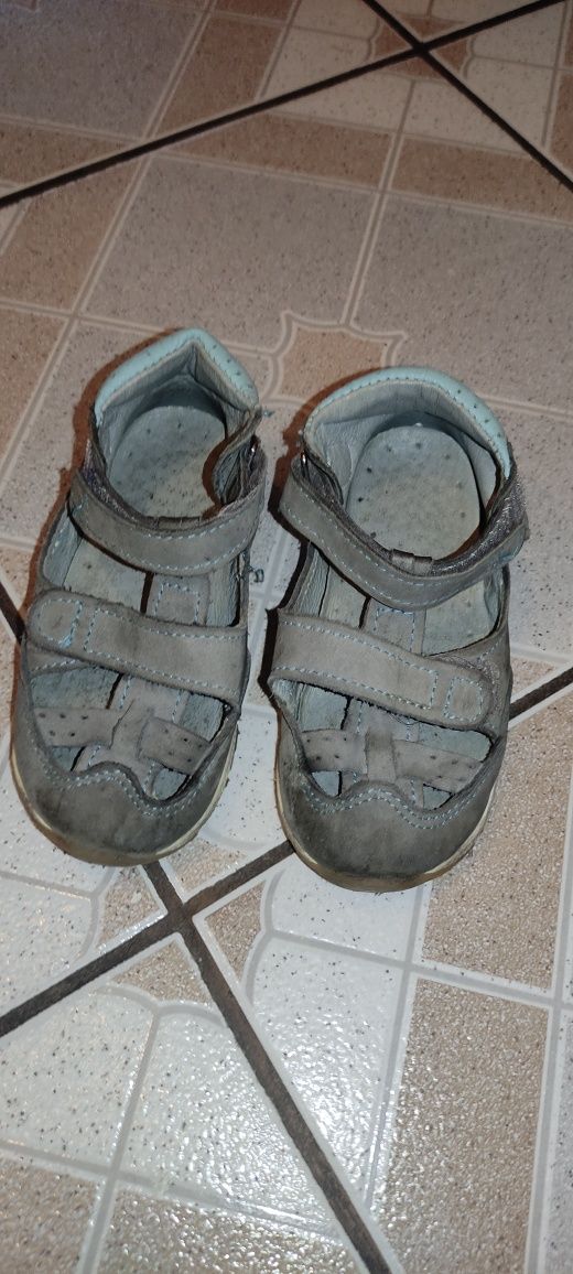 Skórzane sandałki rozmiar 23