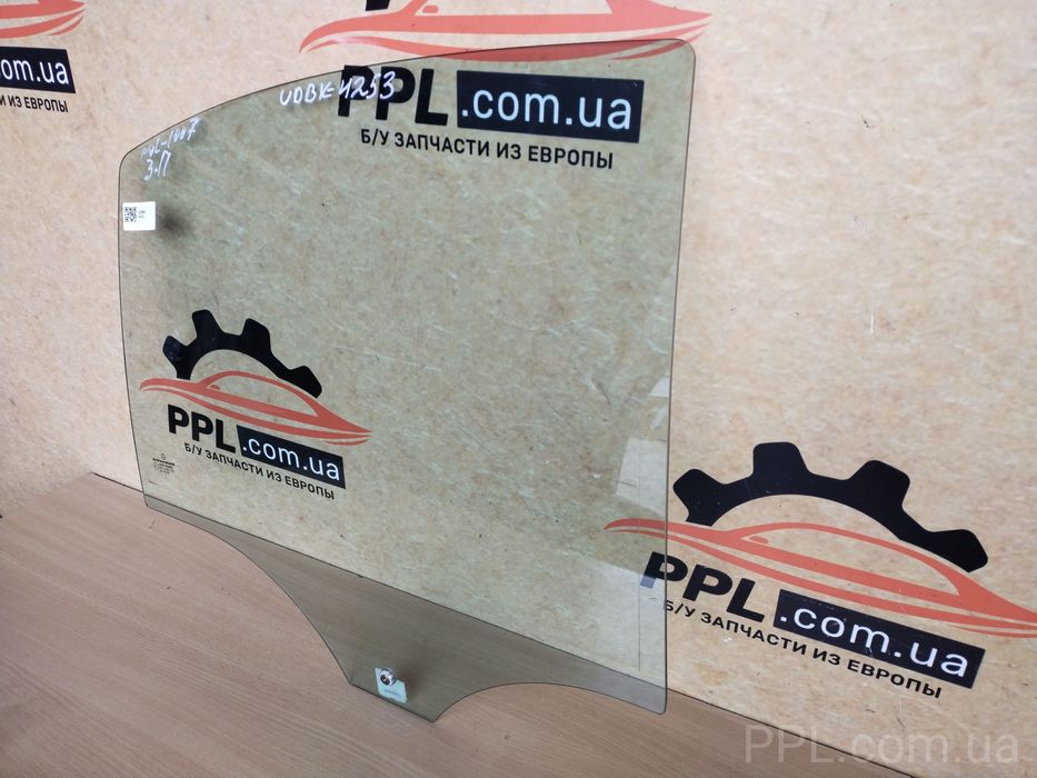 Mercedes C W203 00-07 седан стекло двери заднее правое 02 год